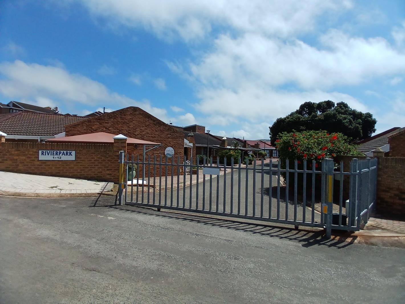 4 Bedroom Townhouse in Hartenbos