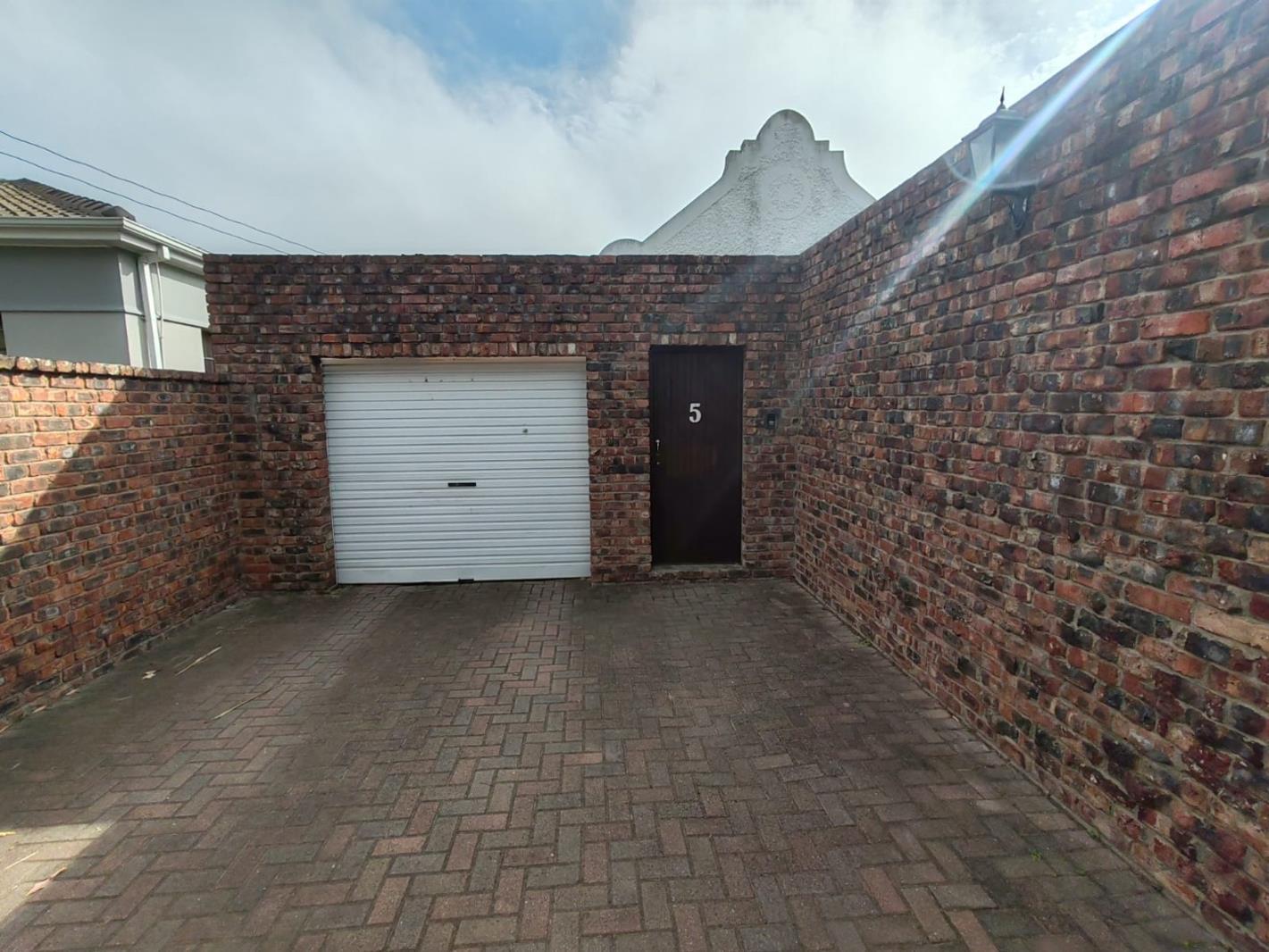 1 Bedroom Apartment in Newton Park