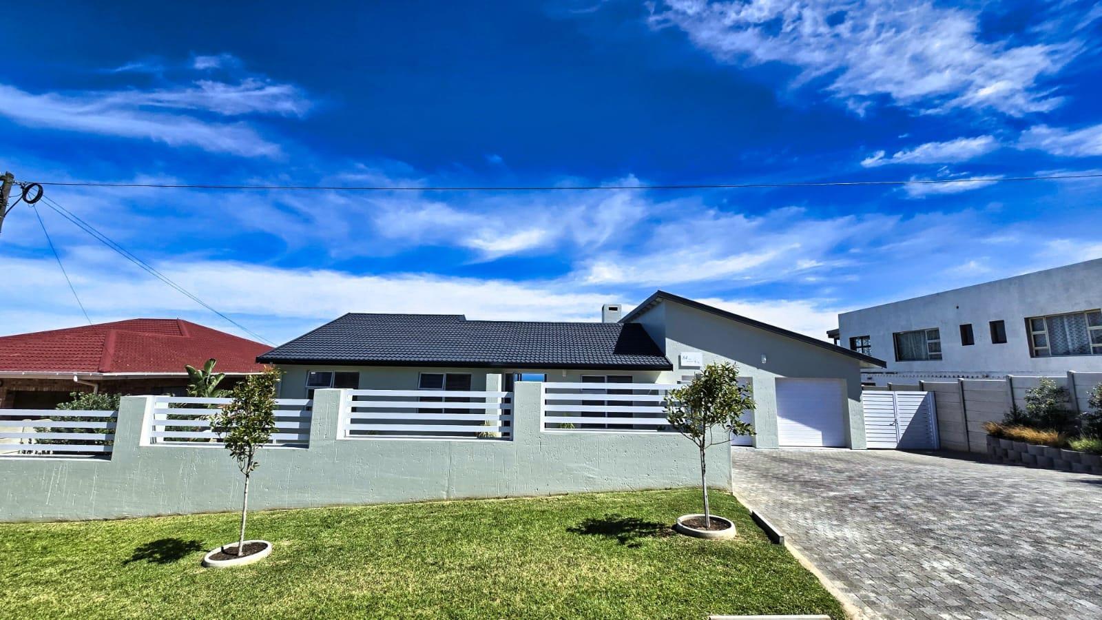 3 Bedroom House in Dana Bay