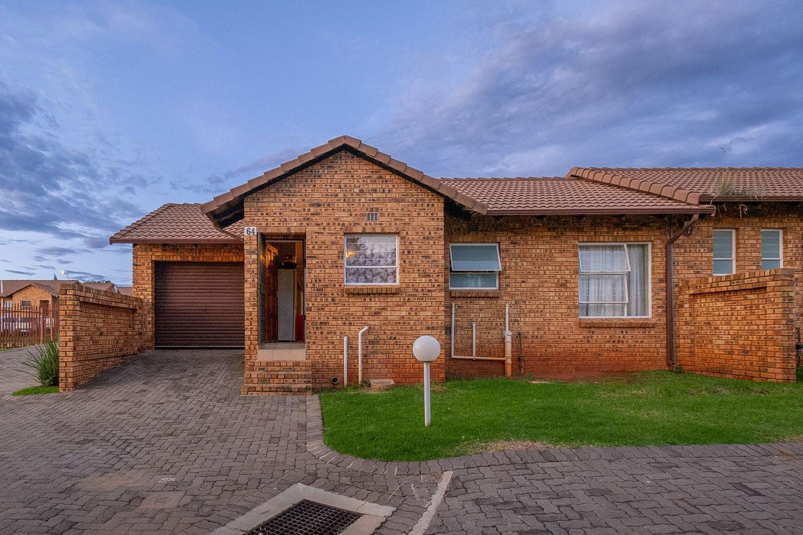 2 Bedroom Apartment in Witpoortjie