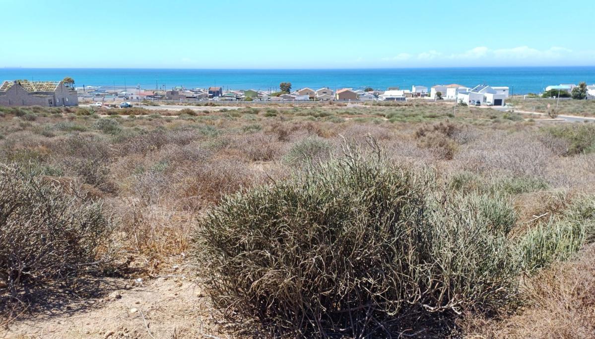 470 m² Land available in St Helena Views