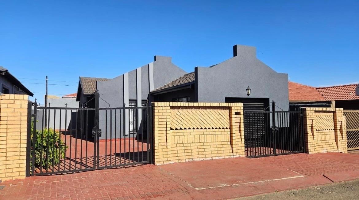 3 Bedroom House in Protea North