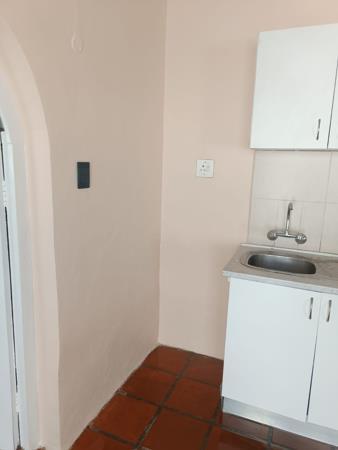1 Bedroom Apartment in Rondebosch East