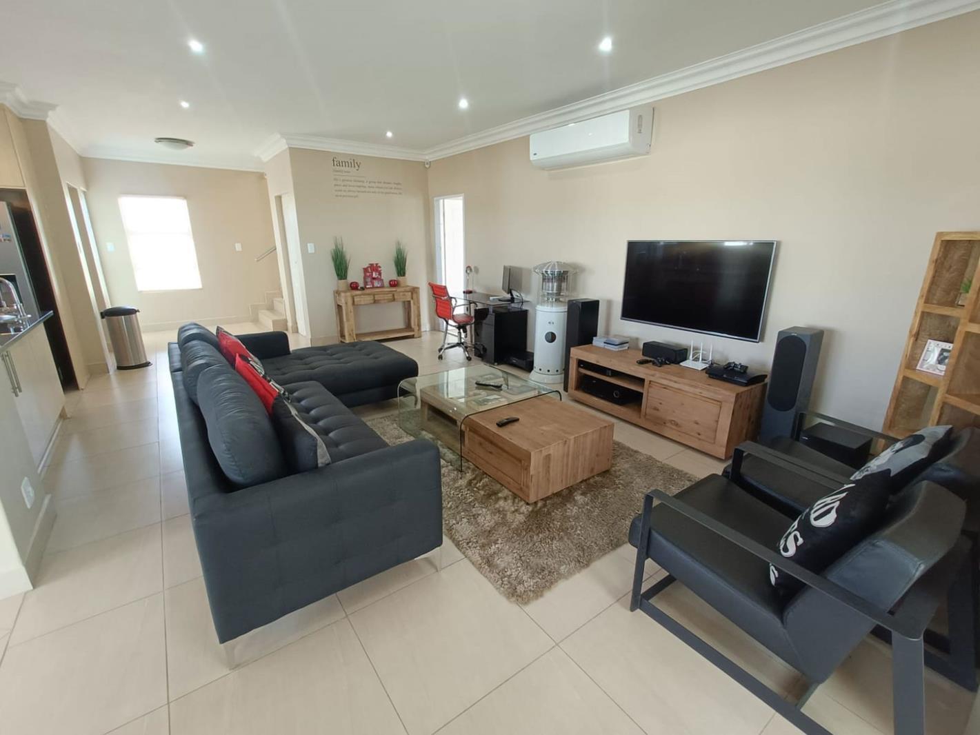 3 Bedroom Townhouse in Shellyvale