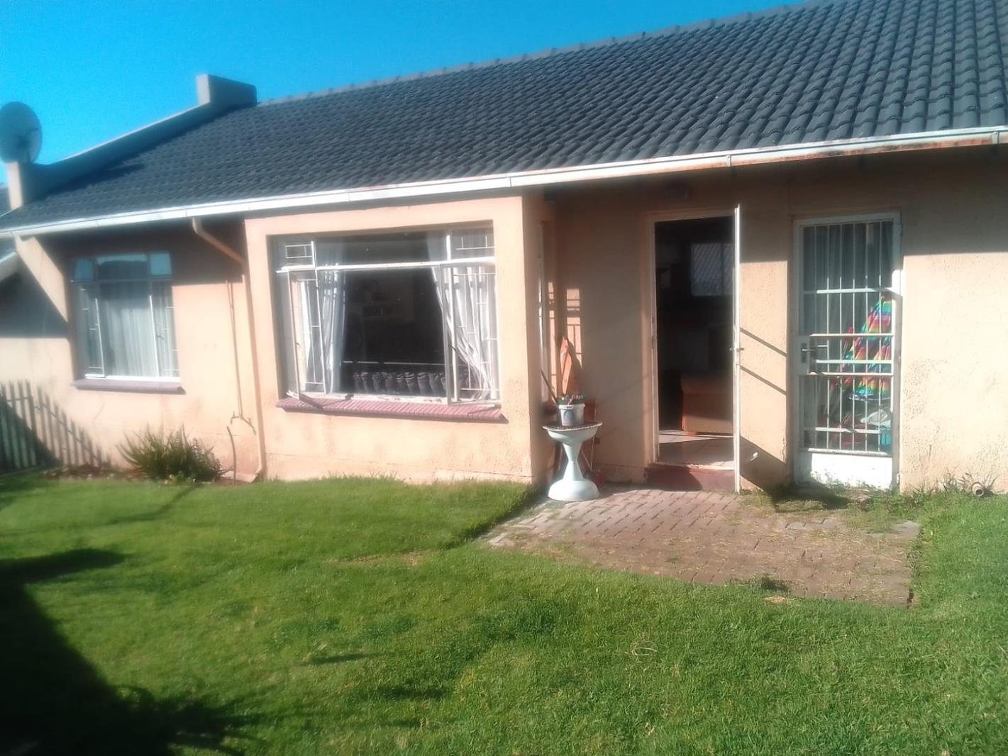 2 Bedroom Townhouse in Grobler Park