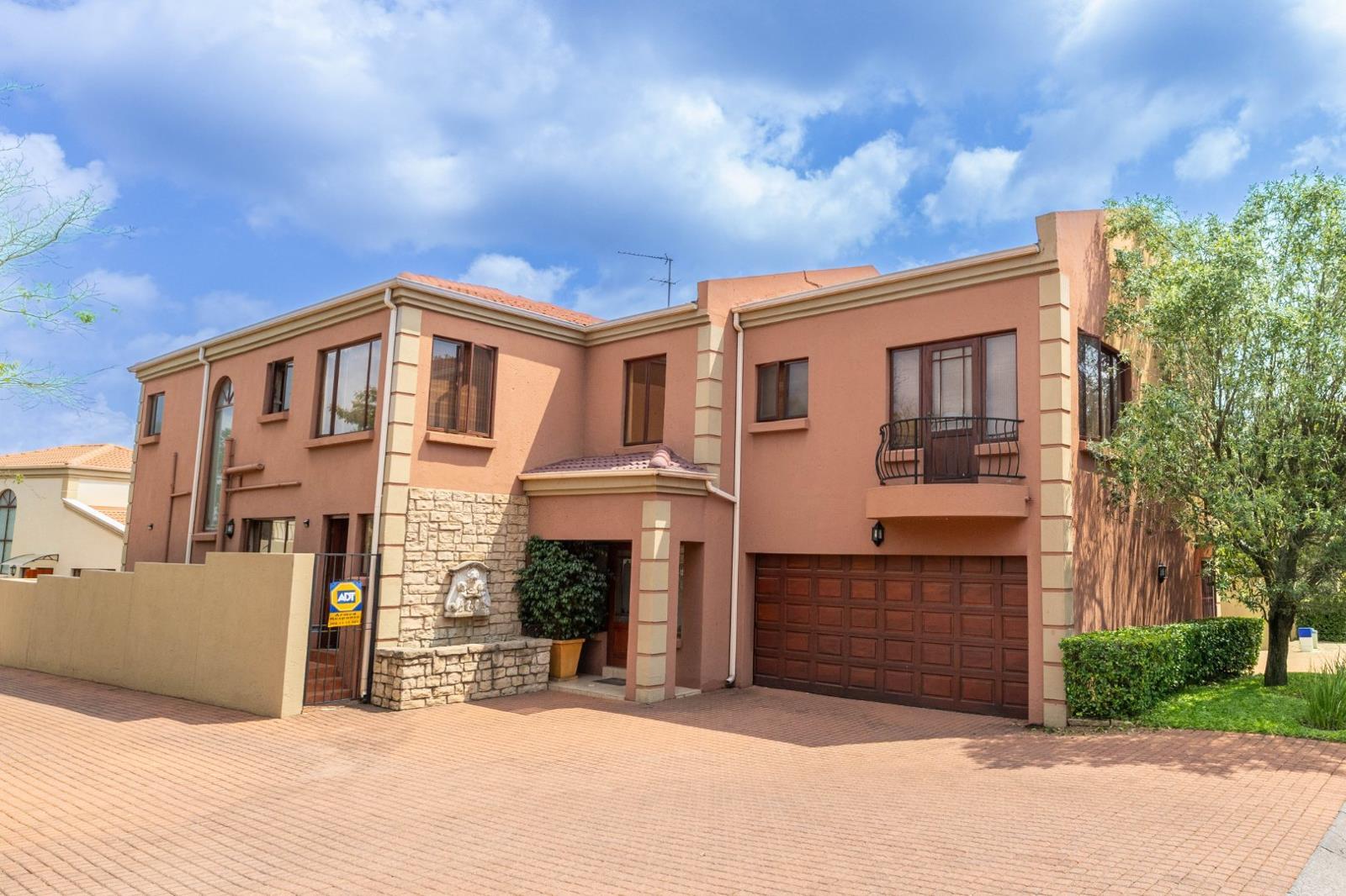 4 Bedroom House in Douglasdale