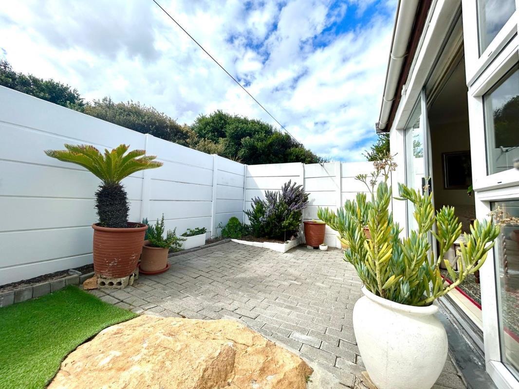 2 Bedroom House in Glencairn Heights