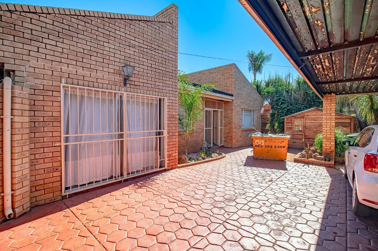 4 Bedroom House in Sinoville