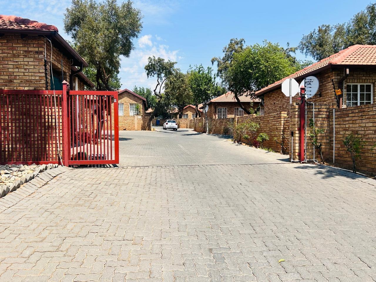 3 Bedroom Townhouse in Kosmosdal