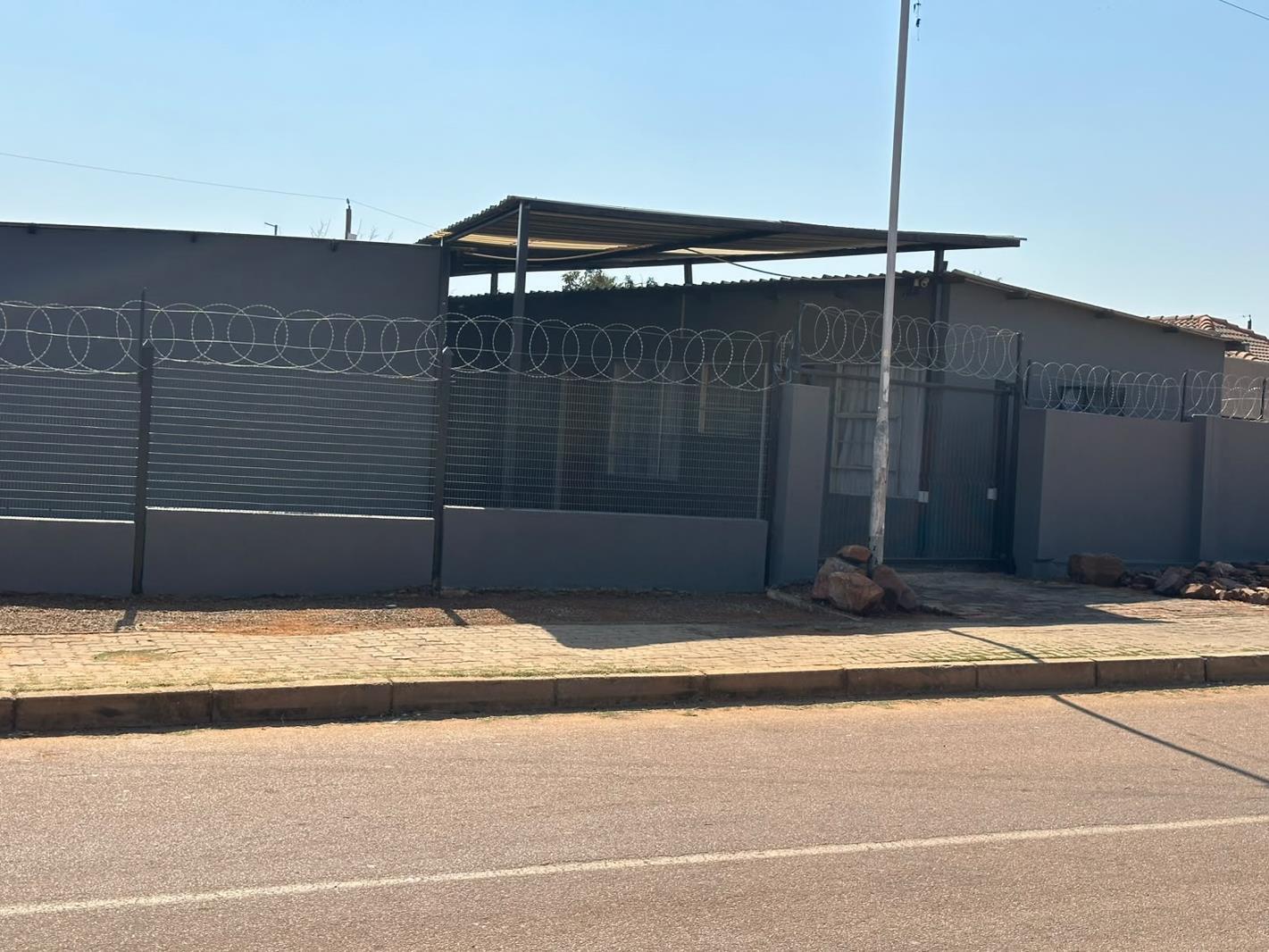 8 Bedroom House in Cullinan Outlying