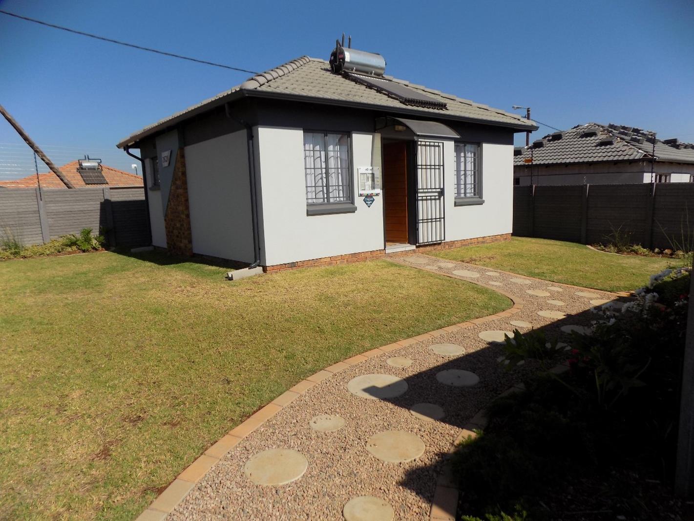 2 Bedroom House in Protea Glen