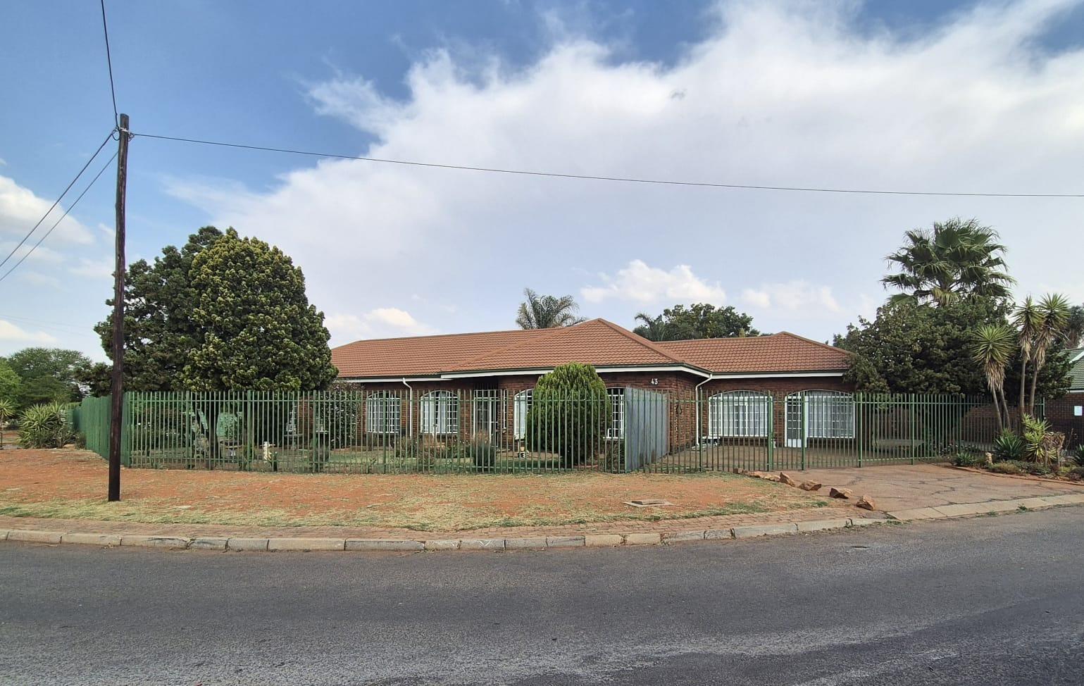 4 Bedroom House in Helikon Park
