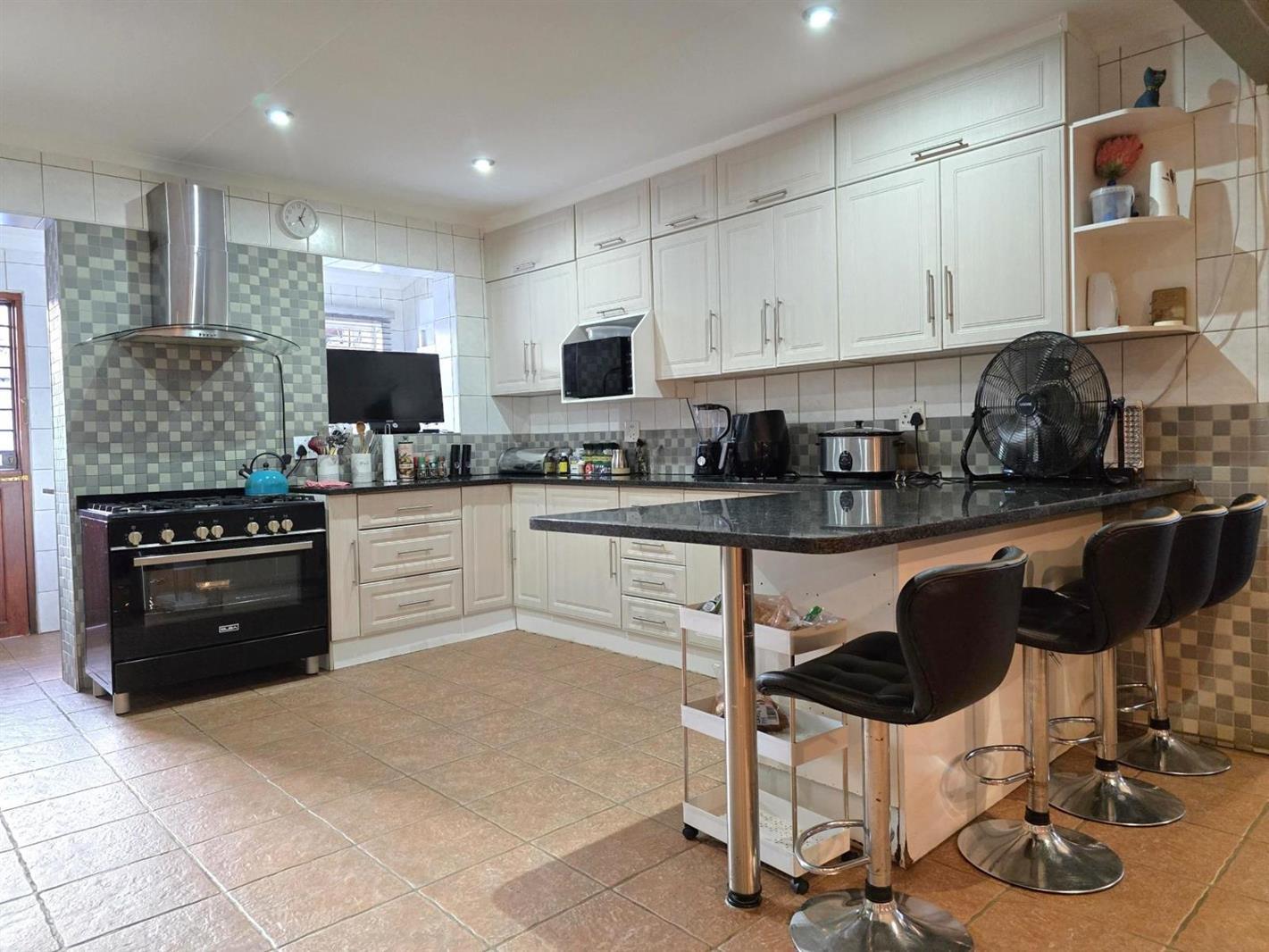 3 Bedroom House in Glen Marais