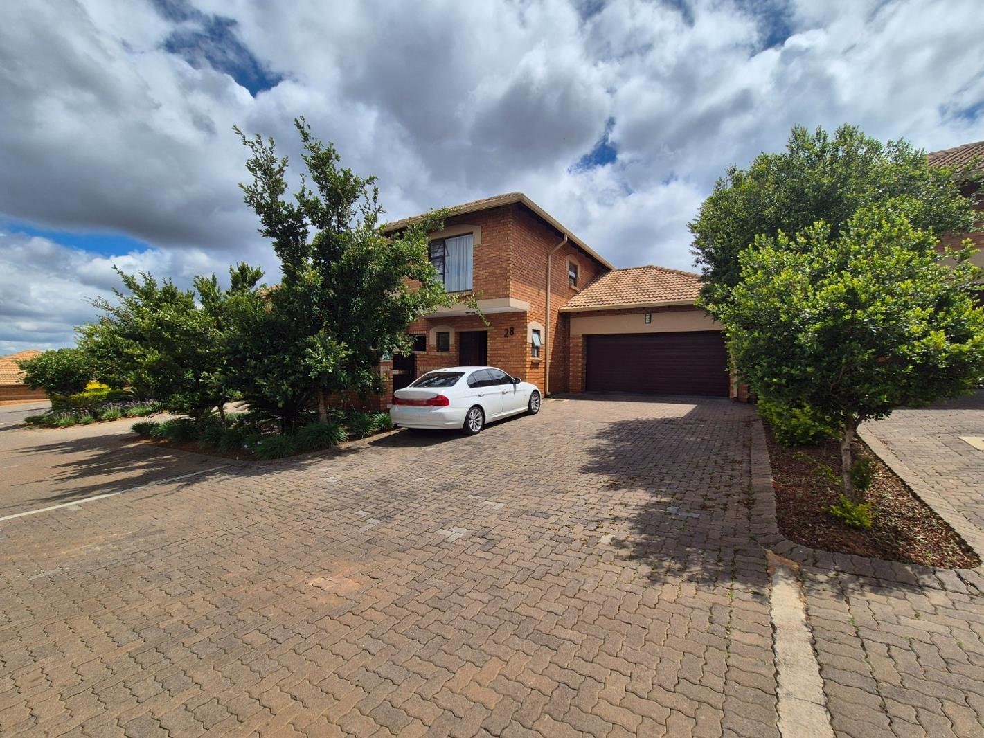 3 Bedroom Townhouse in Olympus AH