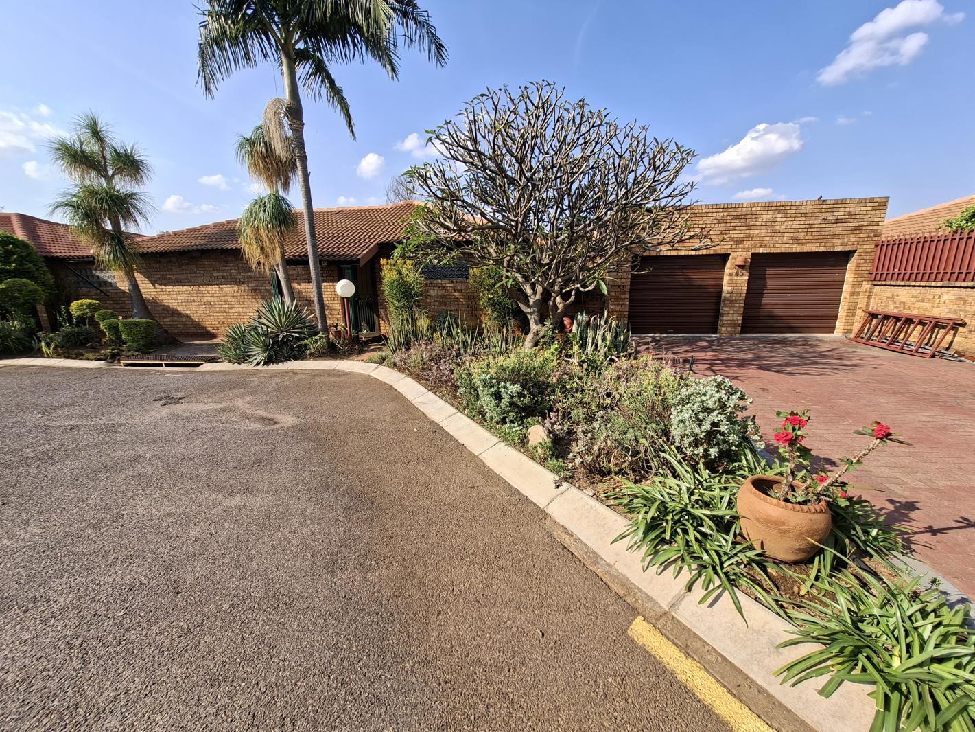 2 Bedroom Townhouse in Equestria