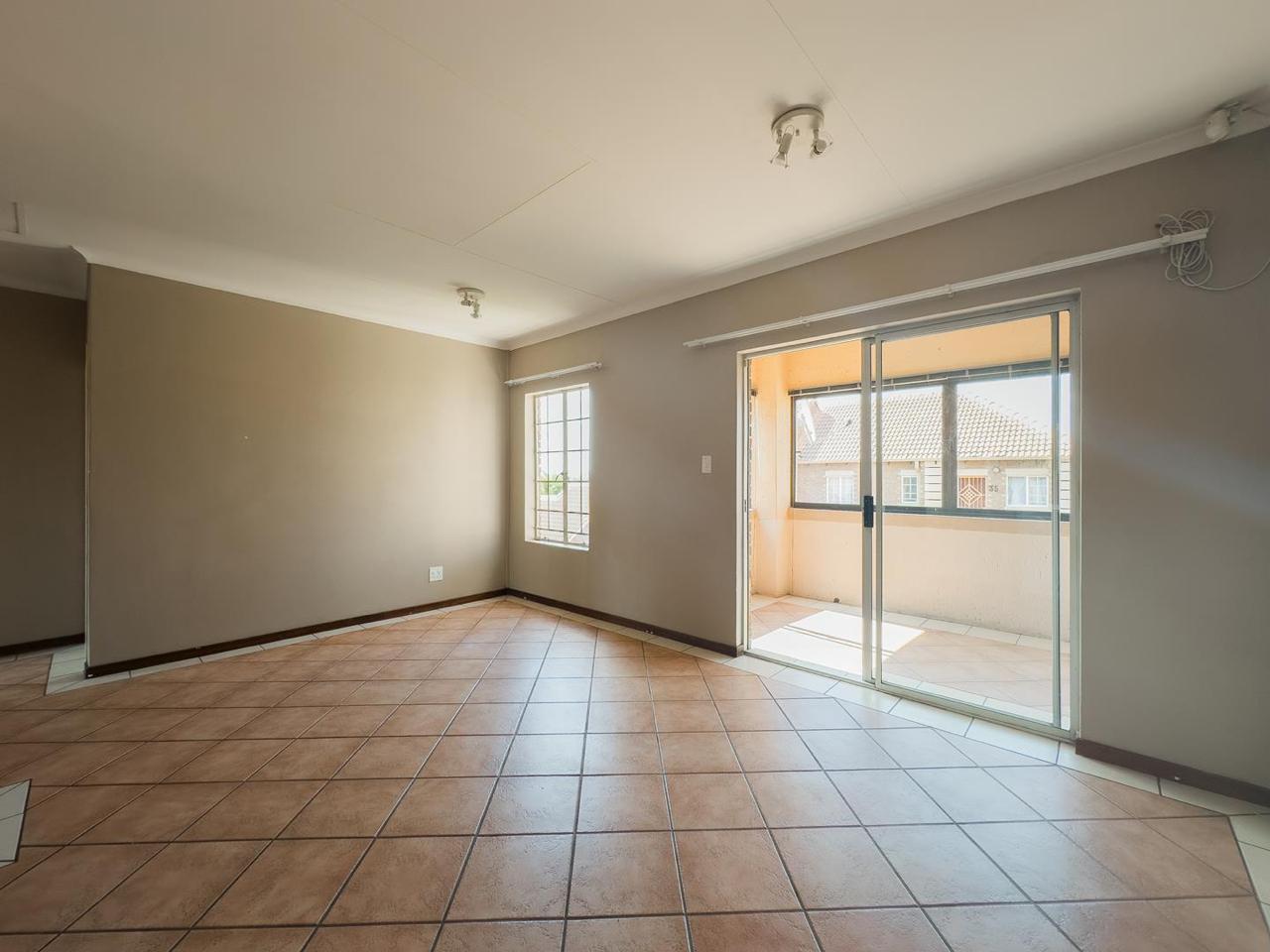 2 Bedroom Townhouse in Mooikloof Ridge