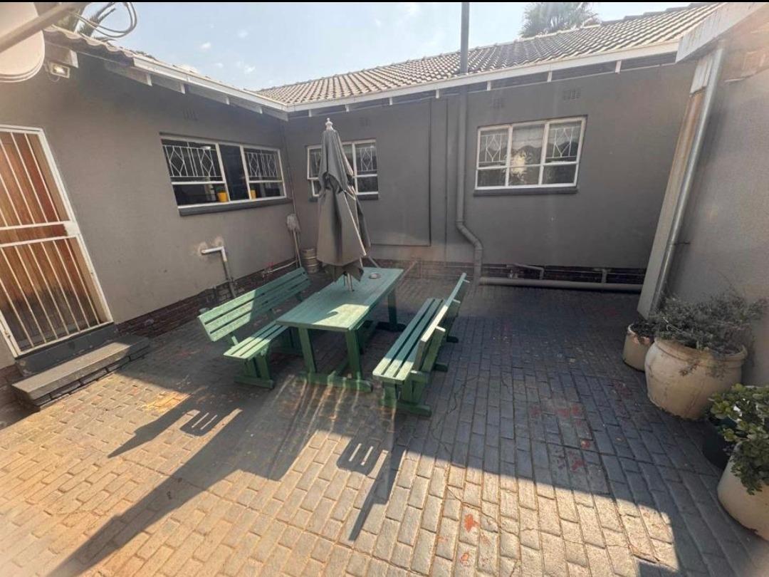 4 Bedroom House in Verwoerdpark