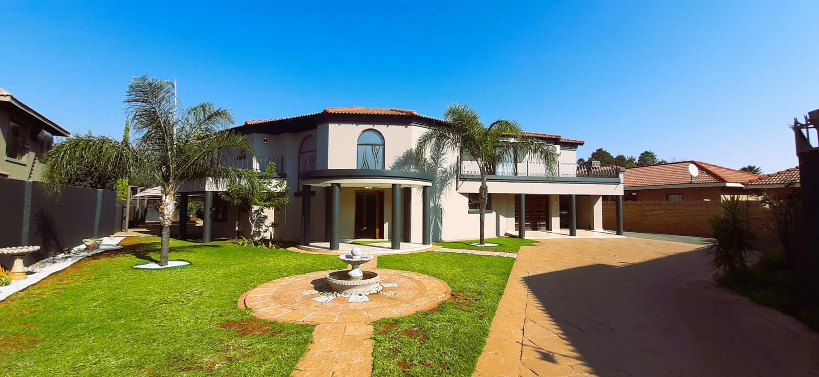 5 Bedroom House in Roylglen Gardens