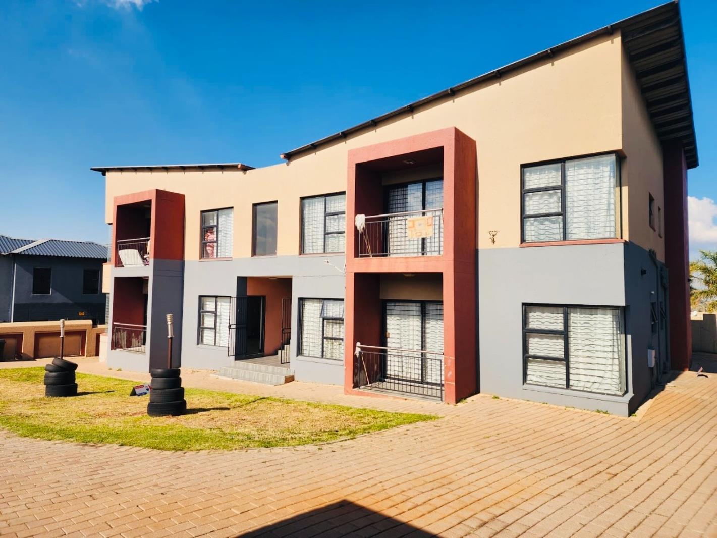 12 Bedroom House in Winchester Hills
