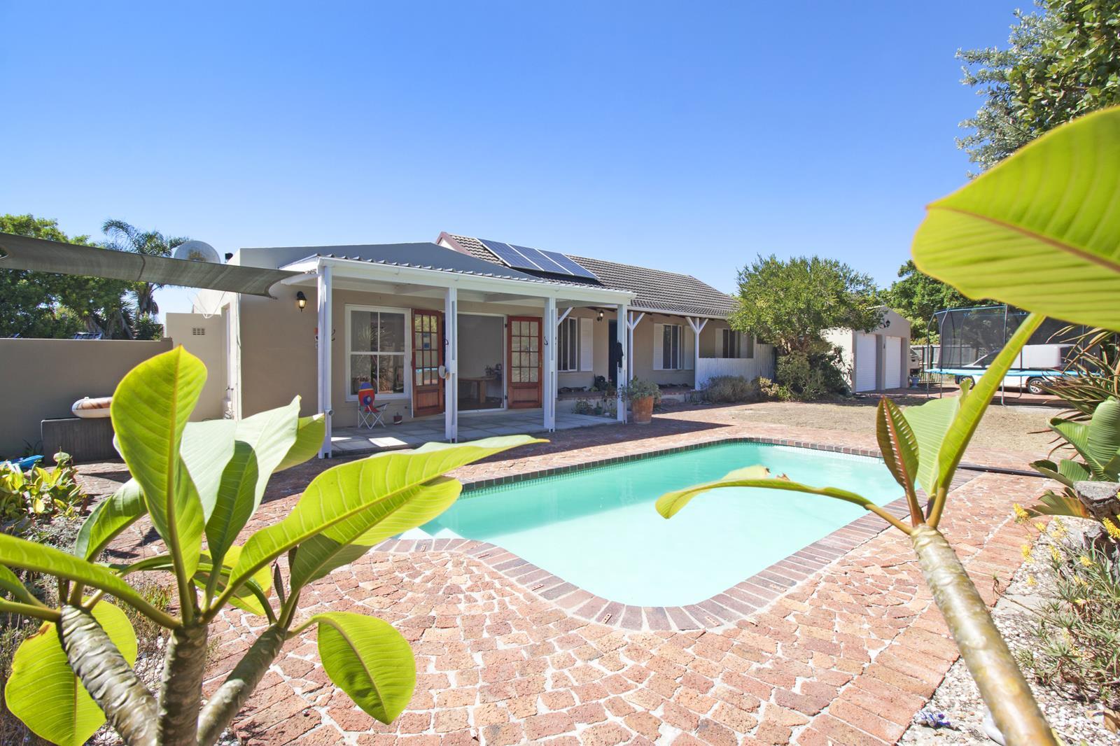3 Bedroom House in Kommetjie
