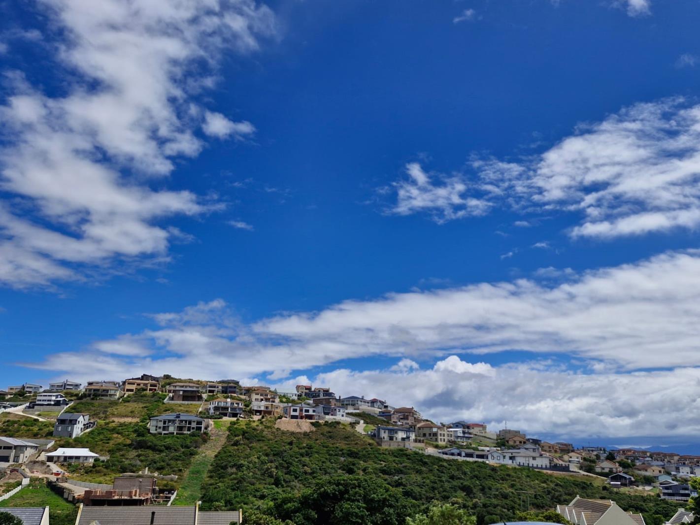 204 m² Land available in Mossel Bay Central
