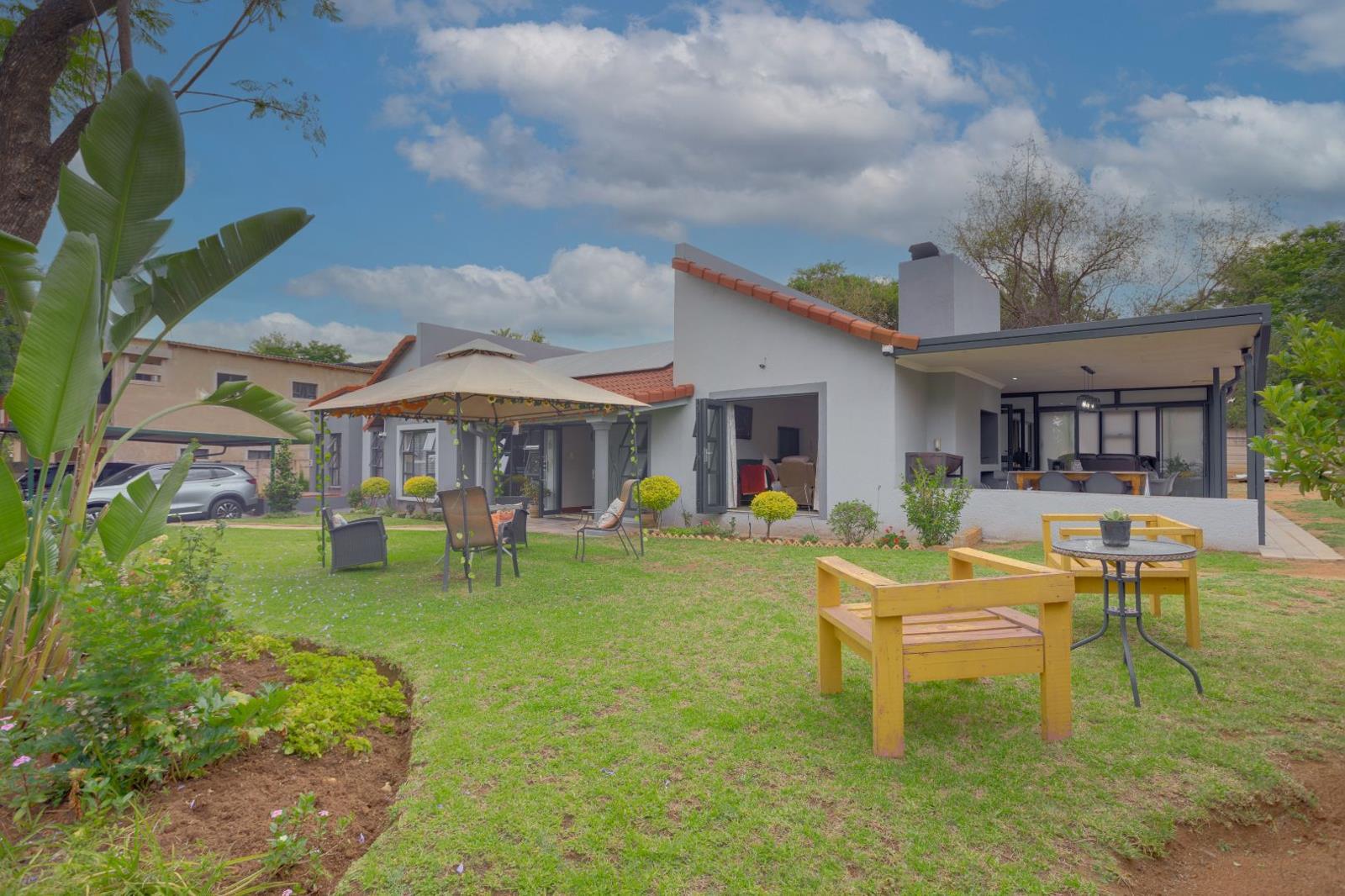 4 Bedroom House in Bloubosrand