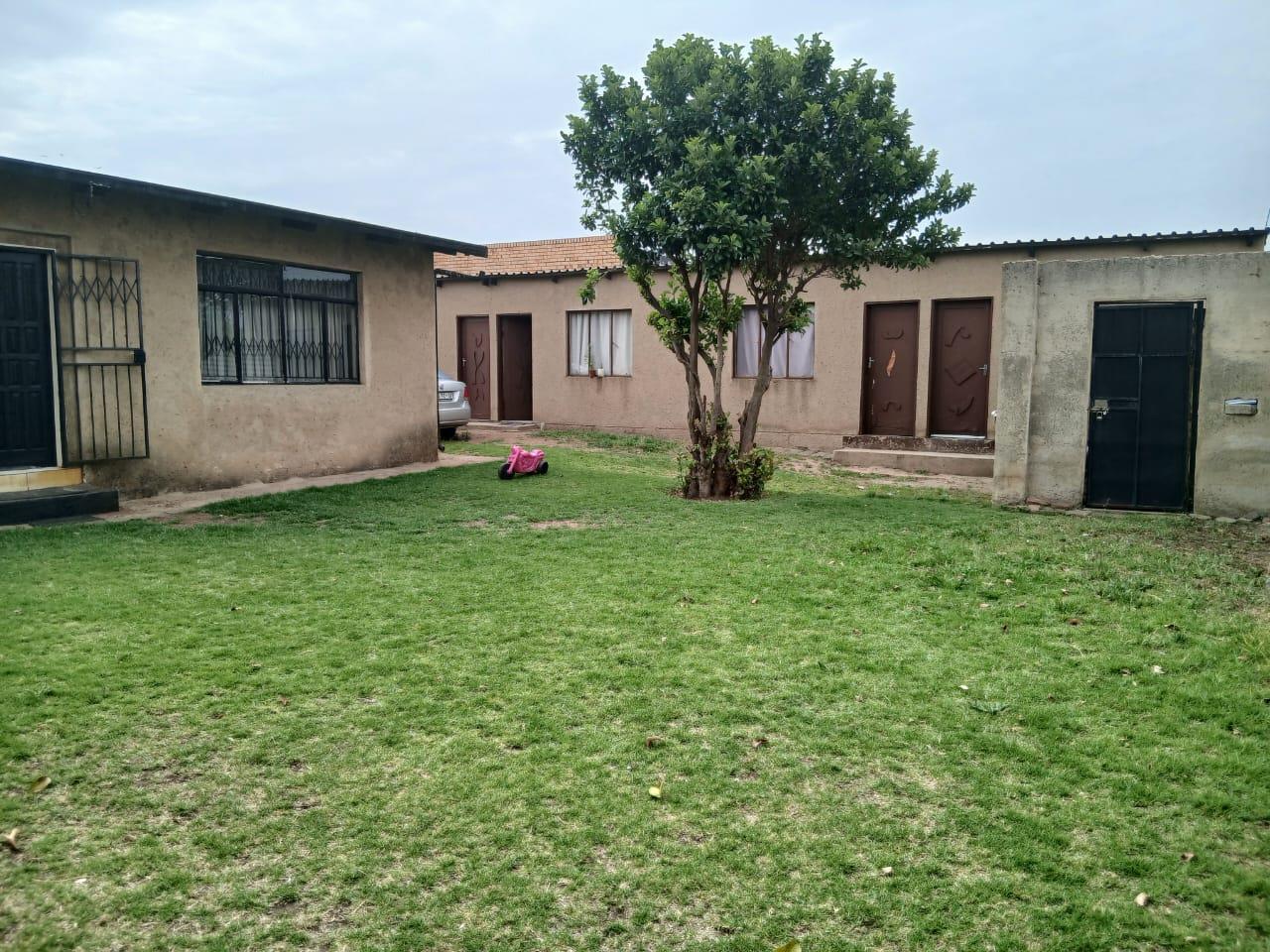 6 Bedroom House in Naledi