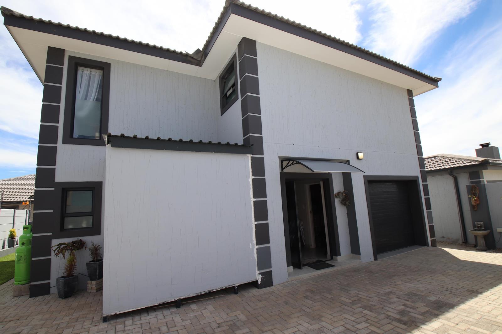 3 Bedroom House in Dana Bay