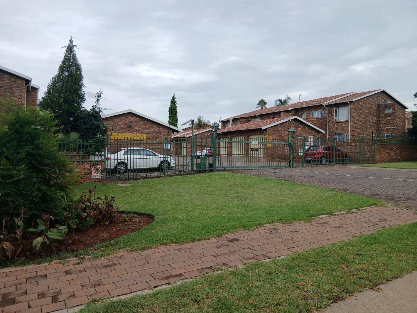 2 Bedroom Apartment in Zwartkop