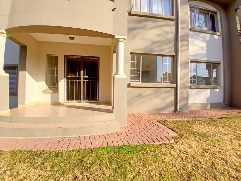 2 Bedroom Townhouse in Silver Lakes Golf Estate