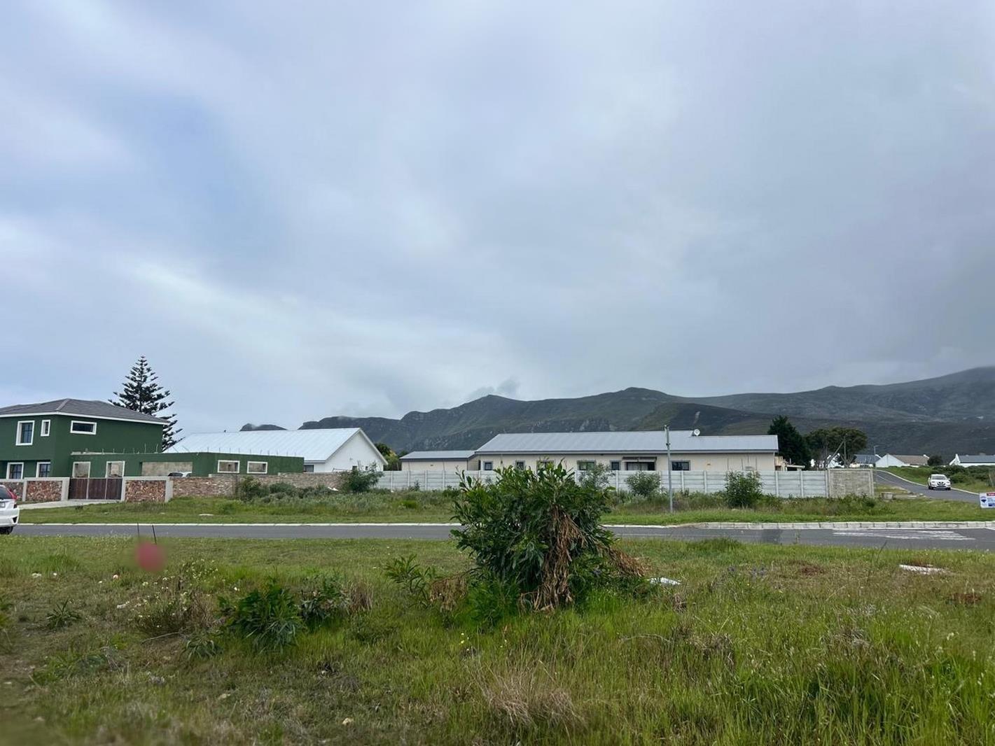 877 m² Land available in Sandbaai