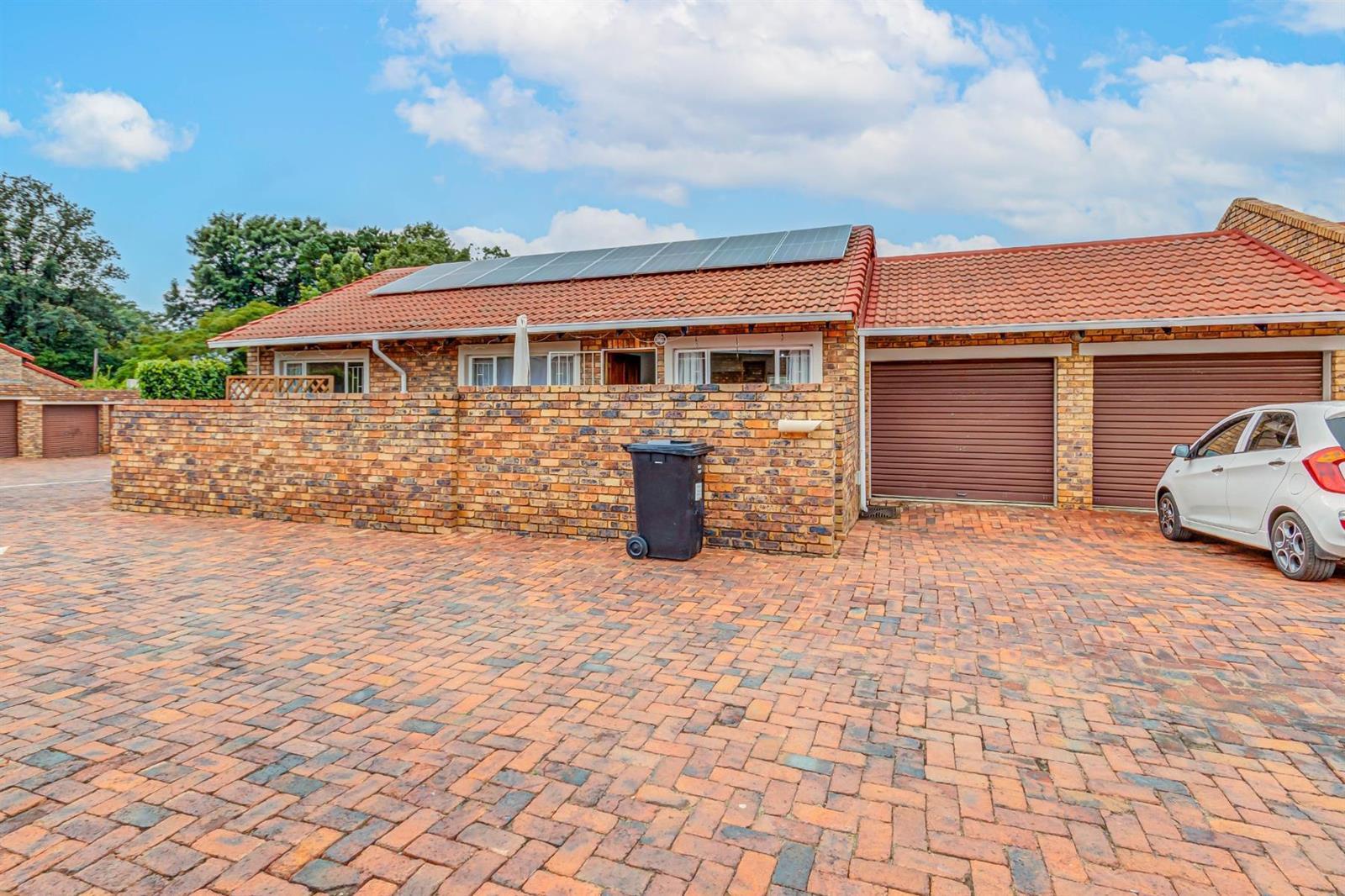 2 Bedroom Townhouse in Weltevreden Park