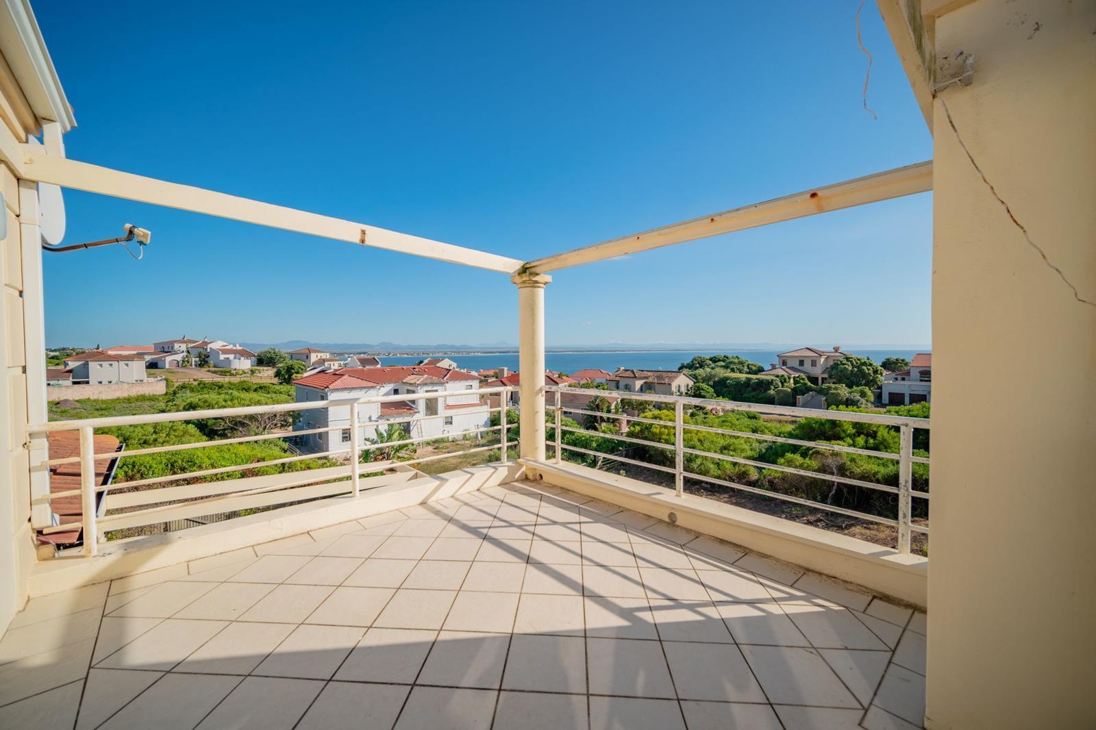 4 Bedroom House in Santareme