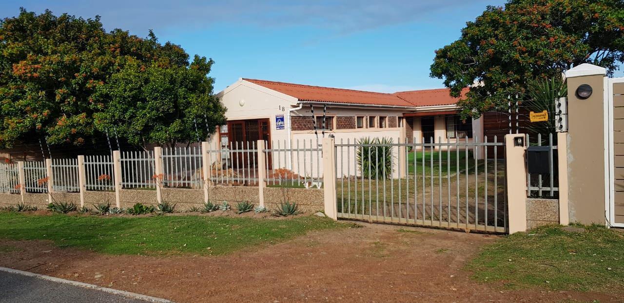 3 Bedroom House in Sandbaai