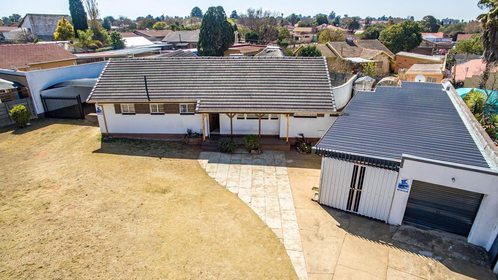 4 Bedroom House in Witpoortjie