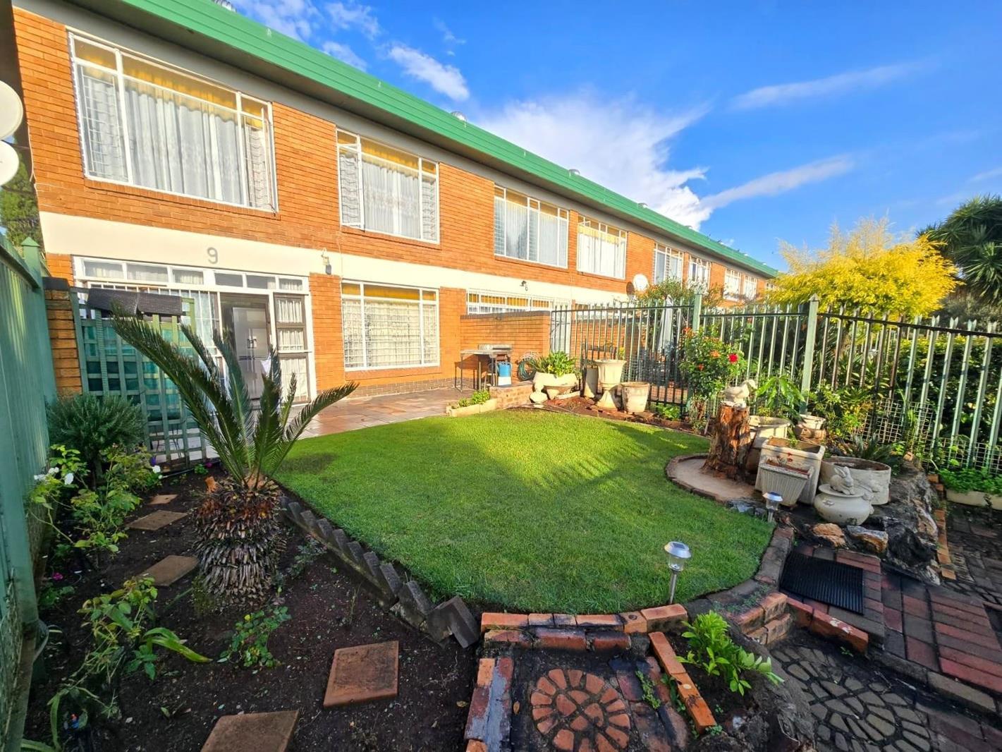 3 Bedroom Townhouse in Eldoraigne
