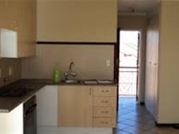 Bachelor apartment in Karenpark