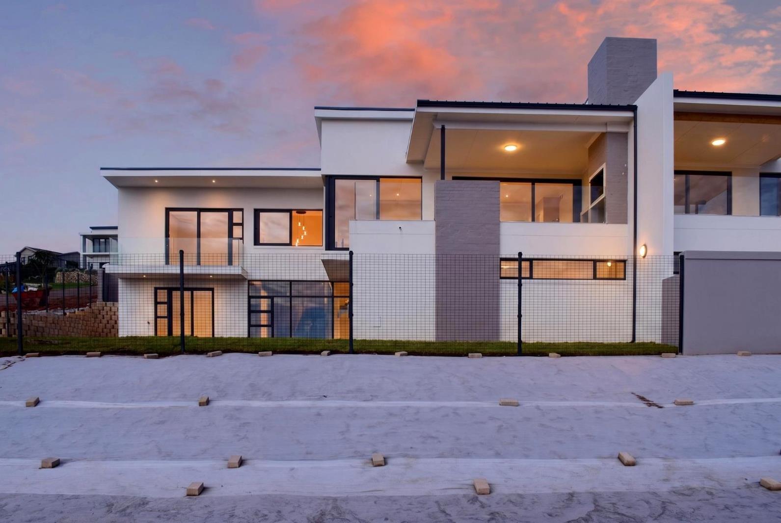 4 Bedroom House in Hartenbos Heuwels