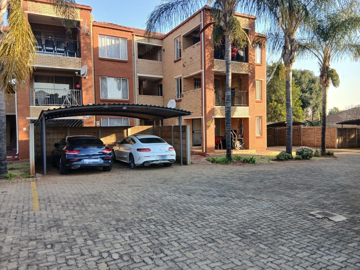 2 Bedroom Apartment in Die Hoewes