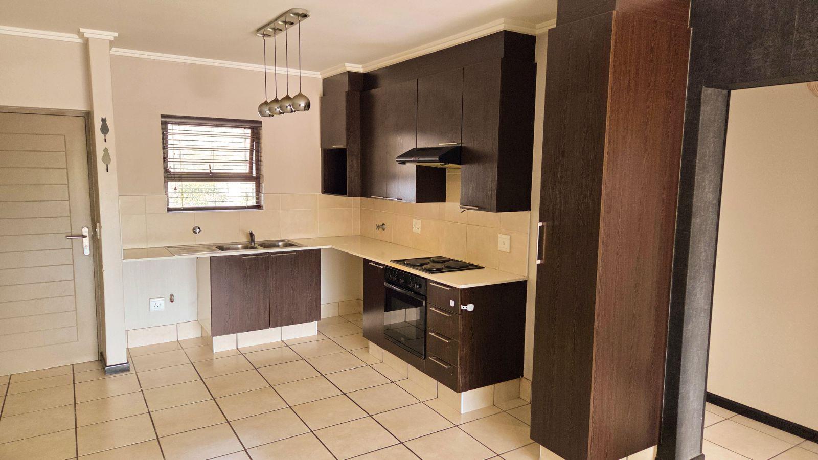 2 Bedroom House in Bryanston East