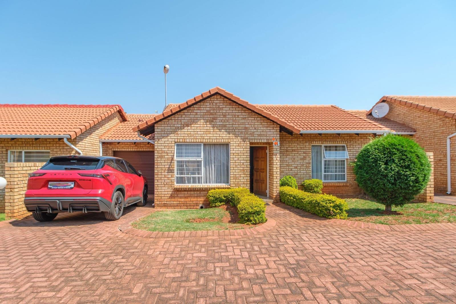 2 Bedroom Cluster in Grobler Park