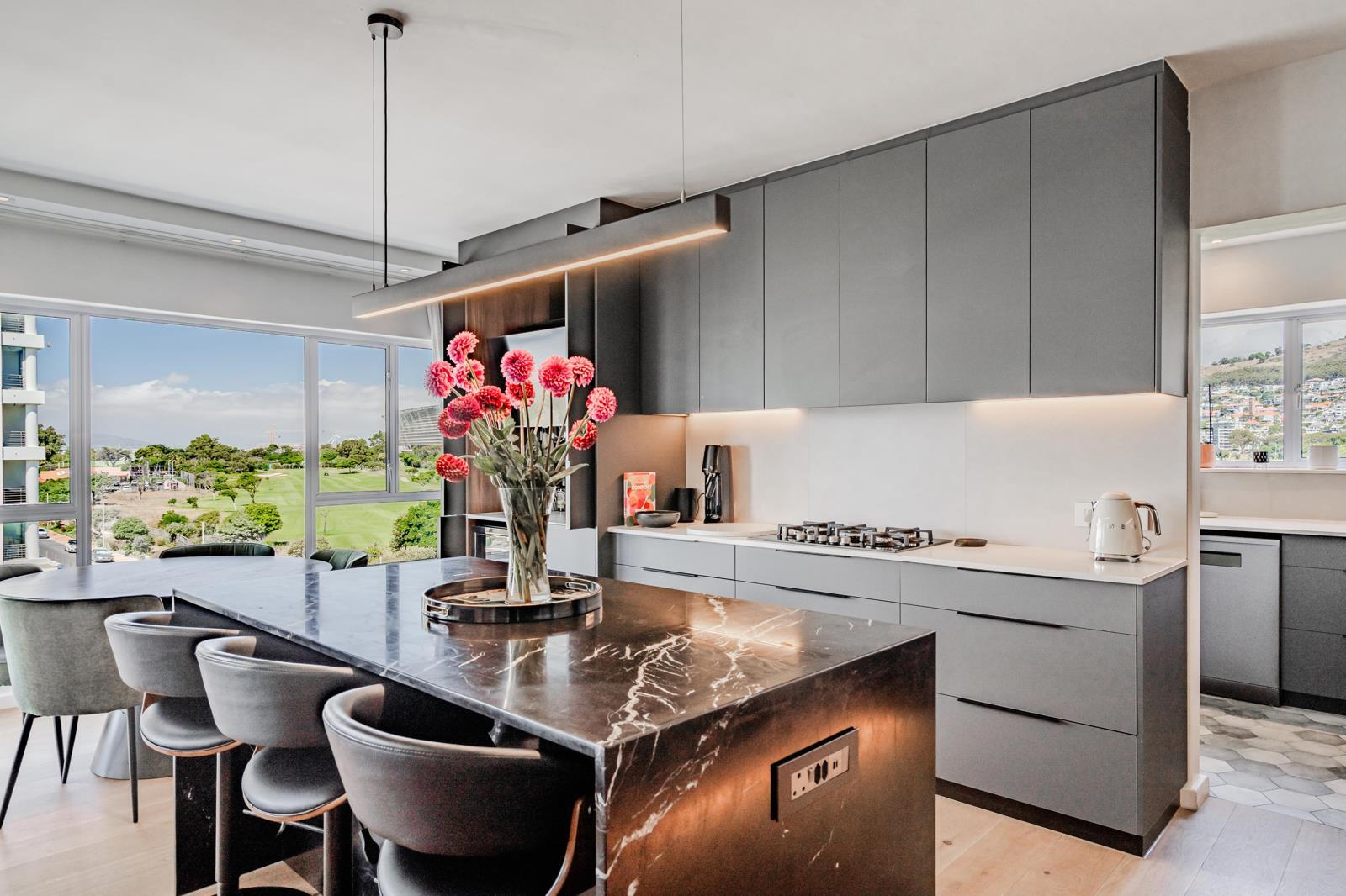 2 Bedroom Apartment in Mouille Point