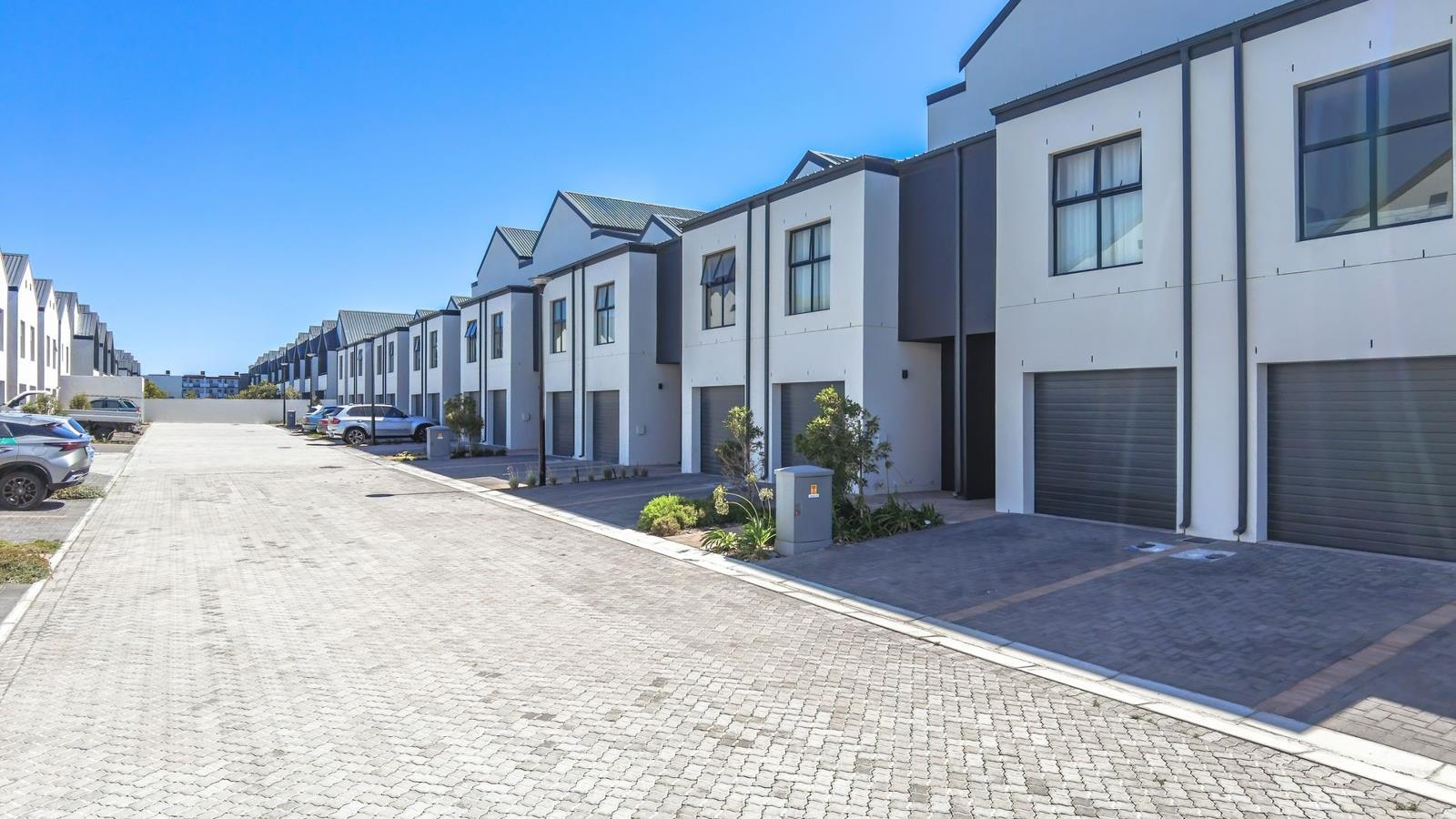 4 Bedroom Duplex in Sandown