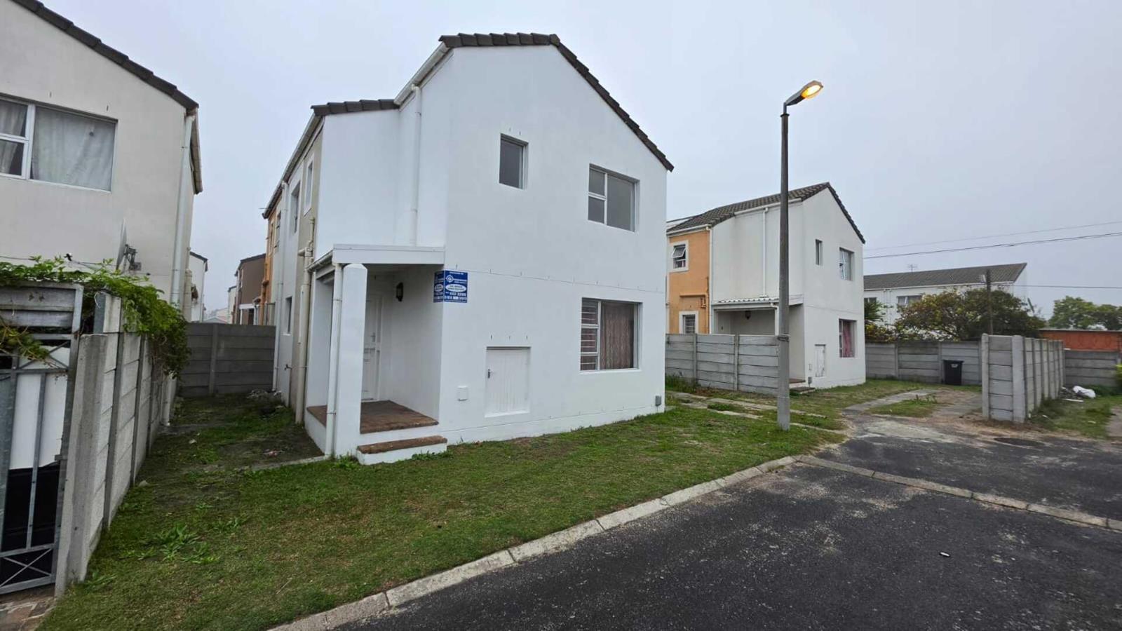 3 Bedroom Townhouse in Ruyterwacht