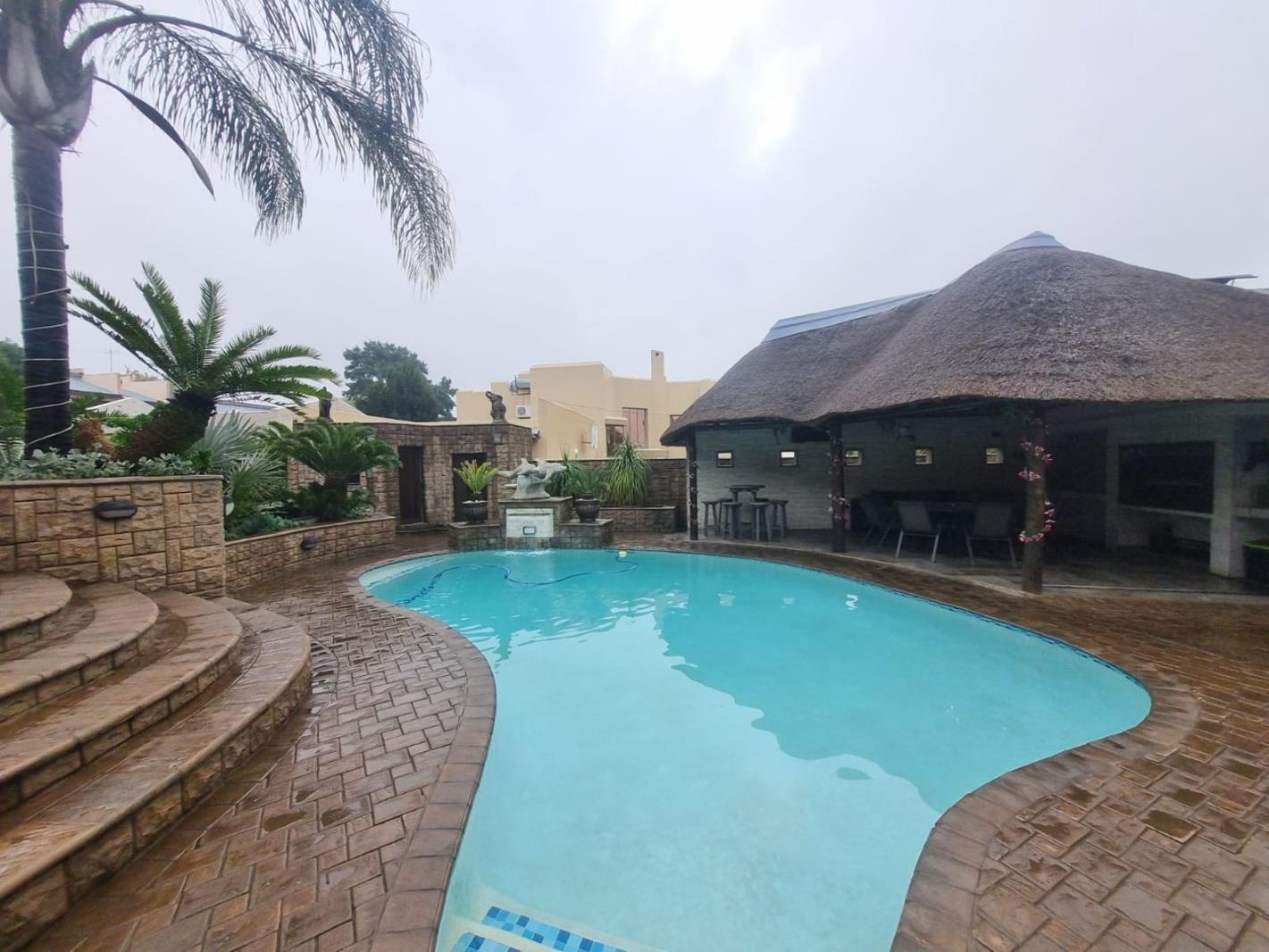 4 Bedroom House in Helderkruin