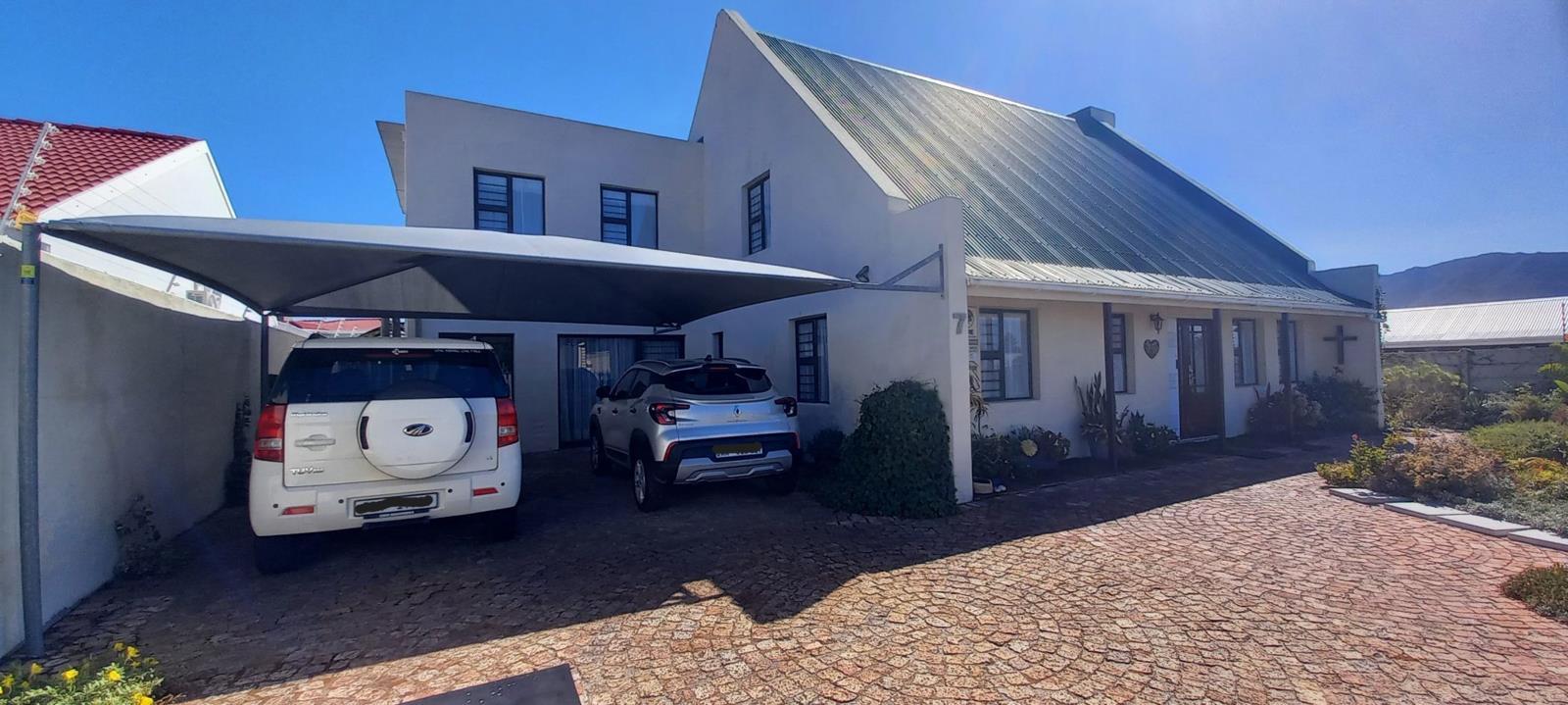 5 Bedroom House in Perlemoenbaai