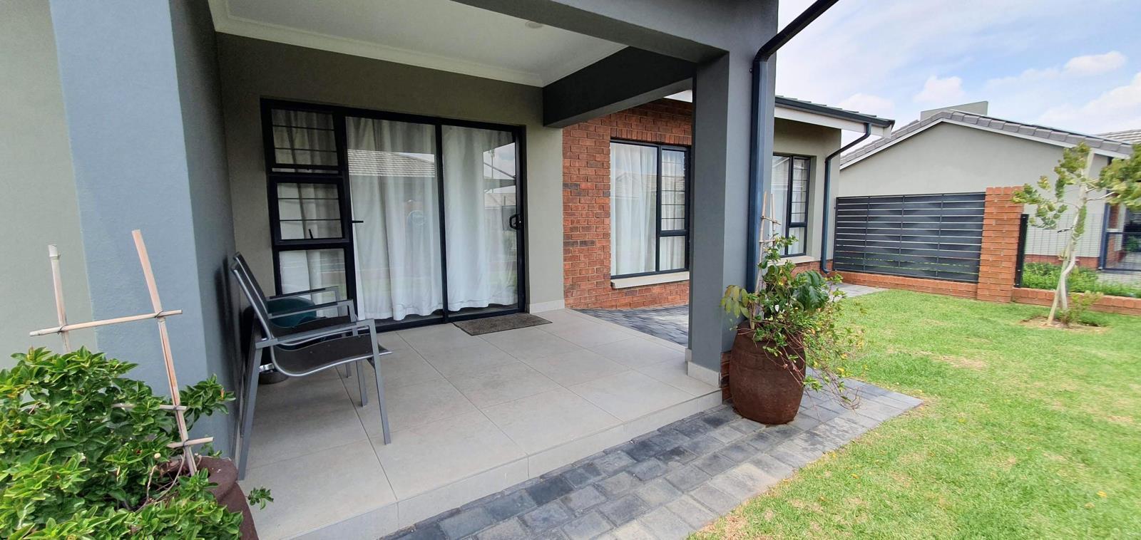 2 Bedroom House in Waterkloof