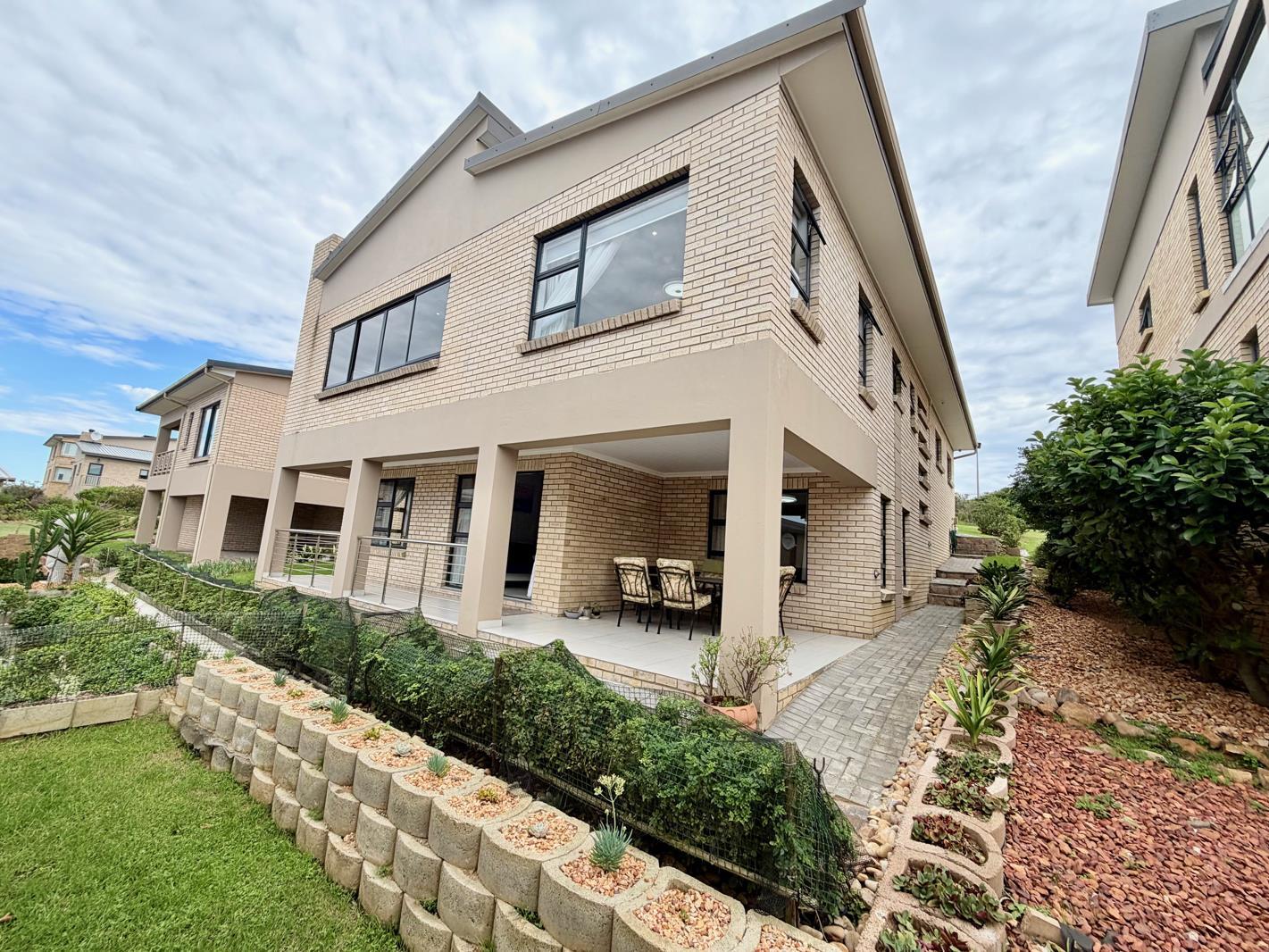 3 Bedroom House in Moquini Coastal Estate