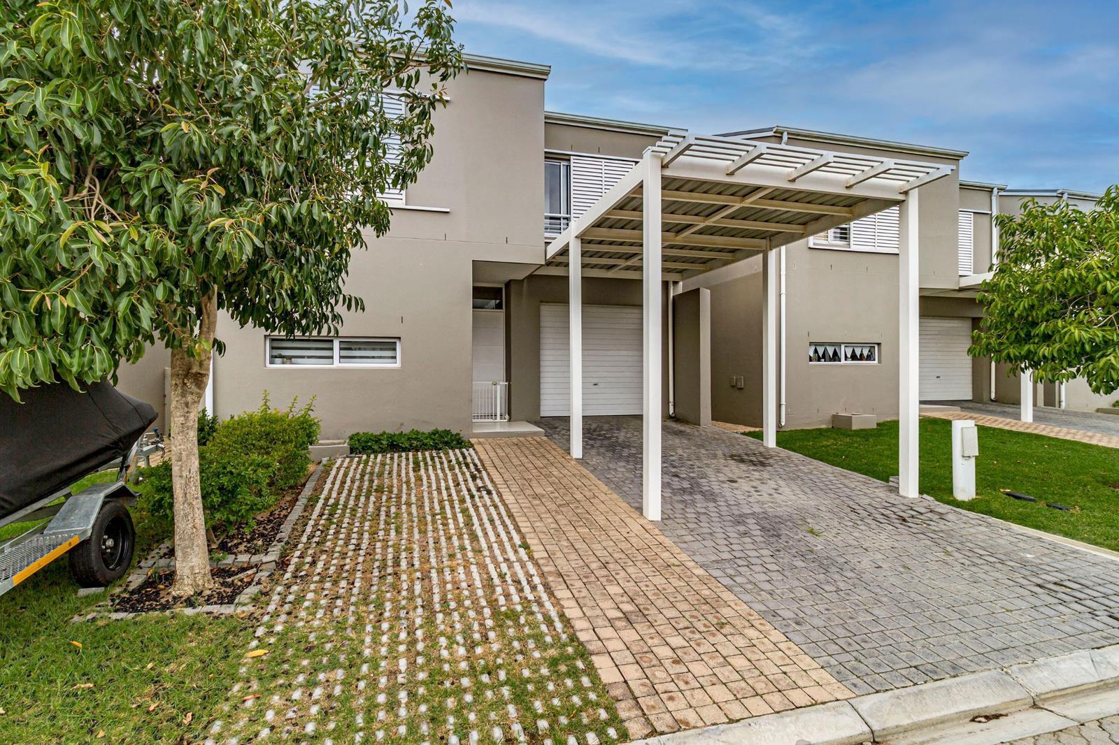 3 Bedroom House in Somerset Lakes