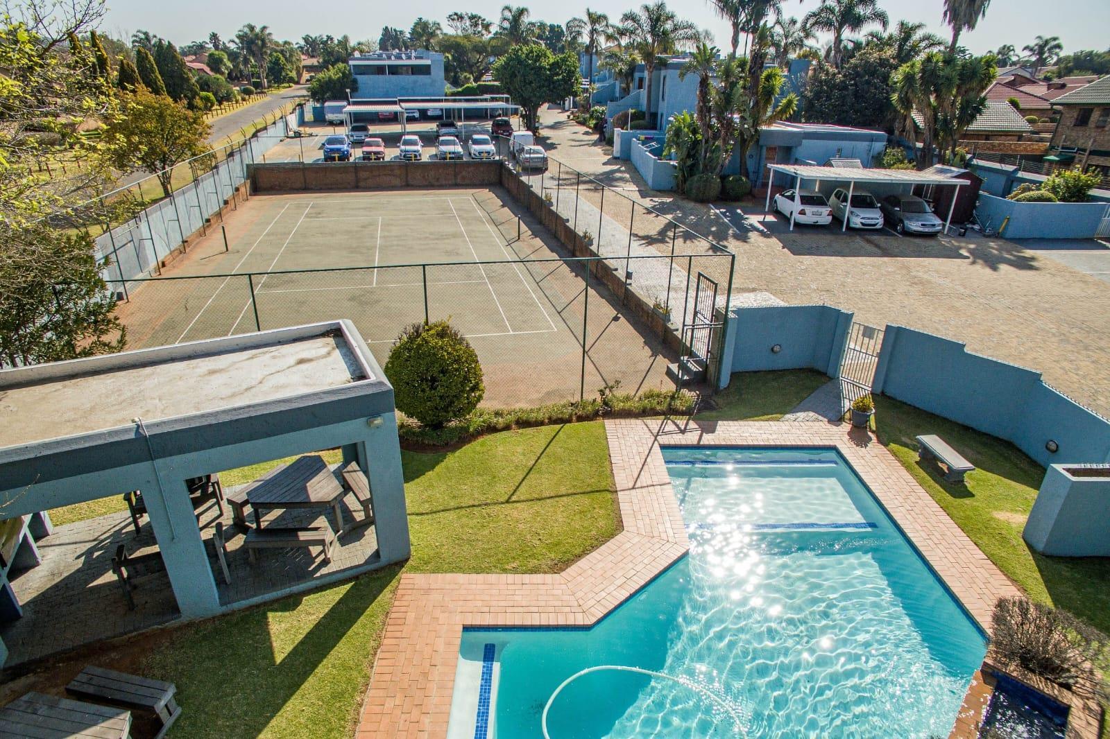 2 Bedroom Townhouse in Weltevreden Park